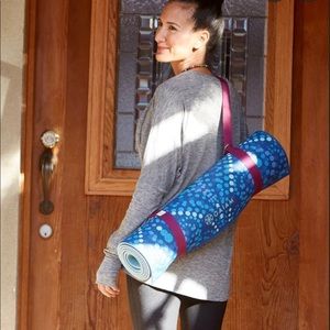 NEW Gaiam Easy Cinch Purple Mulberry Yoga Mat Sling (Mat not included)